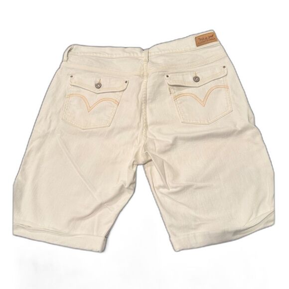 Levi’s Women’s White Denim Bermuda Shorts Size 14 Mid Rise 11" Inseam - Picture 1 of 10